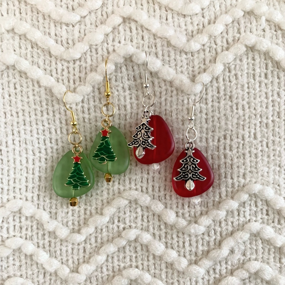 Christmas Tree Earrings!